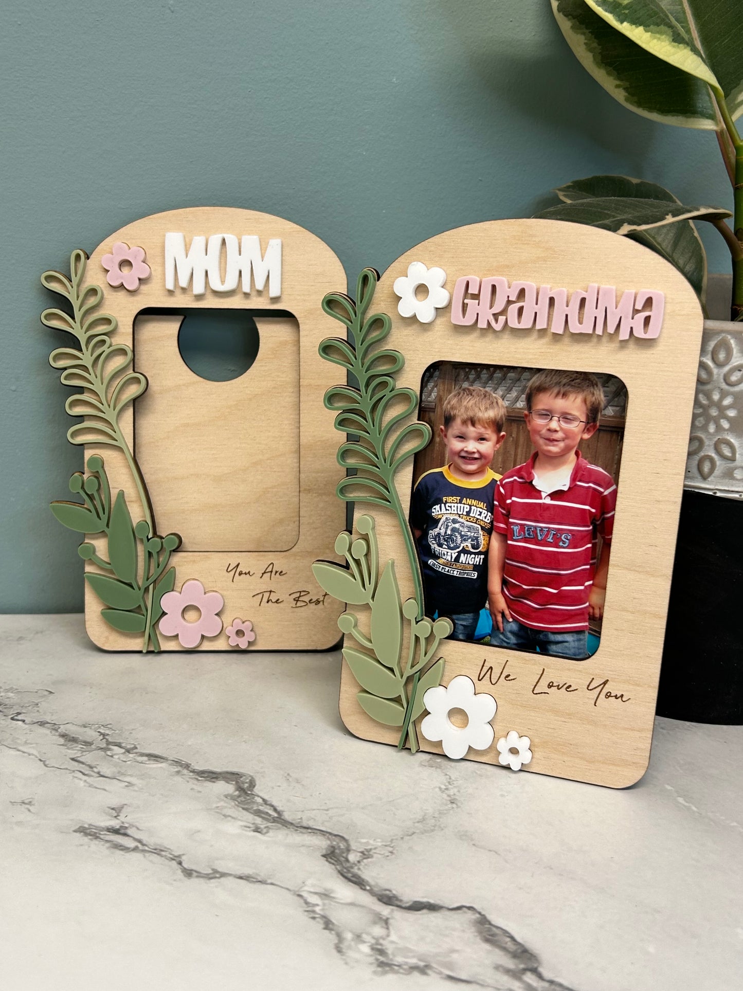 Customizable Floral Wallet Photo Frame