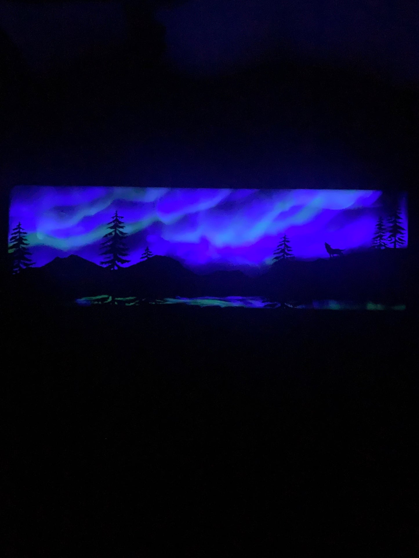 Kiore Northern Lights Wolf Resin Art