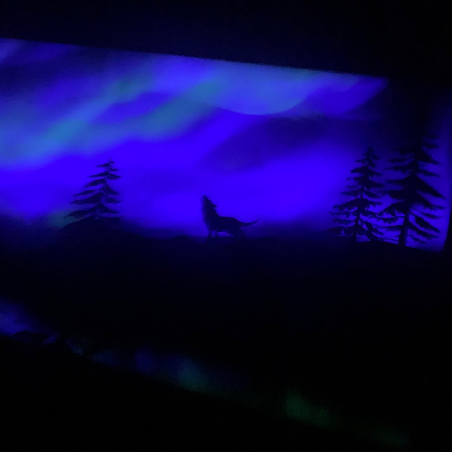 Kiore Northern Lights Wolf Resin Art